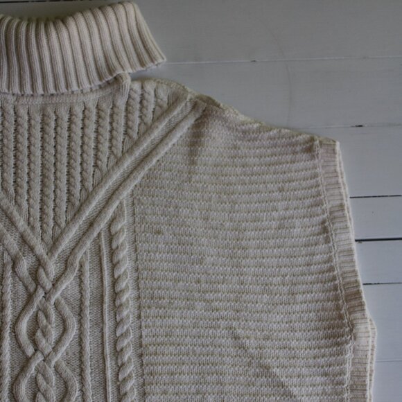 GAP Kids White Cable Knit Turtleneck Shawl - Picture 1 of 9